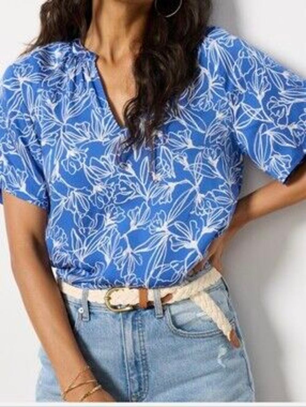 Evereve NWT $78 Rylee Top XL Floral V-Neck Beaucoup Blue Floral Lyocell Blouse